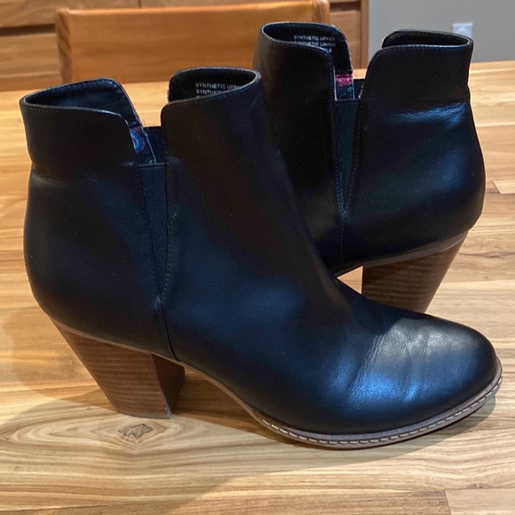 I Love Billy Ankle Booties - Picture 6 of 7